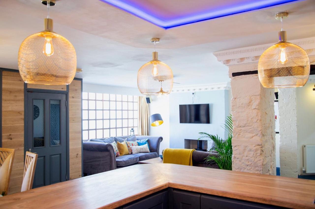 Cosy Open Plan Harbourside Inn With Superking Beds, Wood Burning Stove And Bar Torquay Bagian luar foto