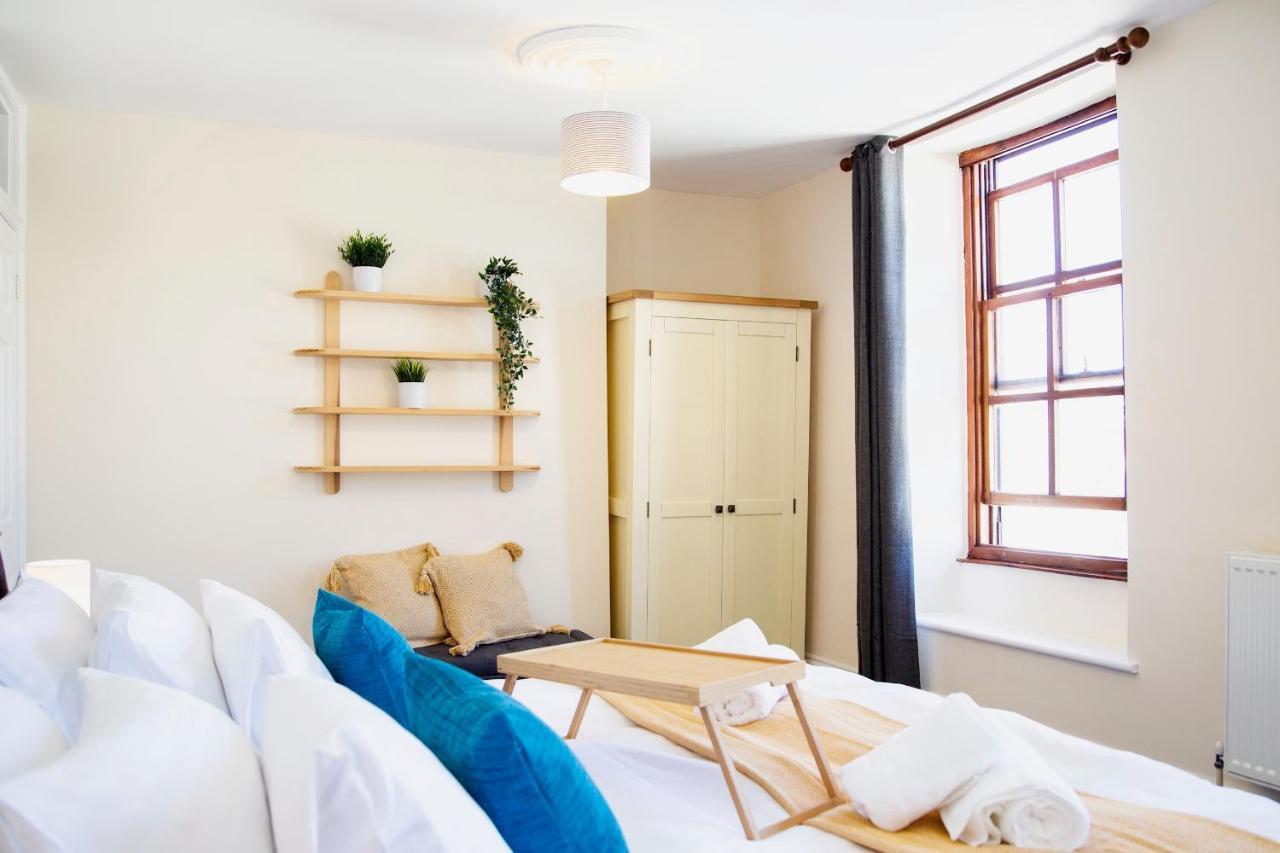 Cosy Open Plan Harbourside Inn With Superking Beds, Wood Burning Stove And Bar Torquay Bagian luar foto